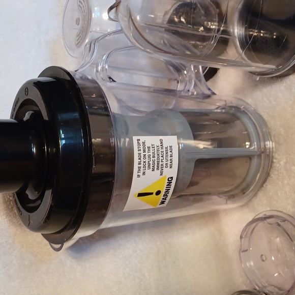 Magic bullet blender and lid attachments, extractor, cross blade, confort lids - Picture 2 of 8